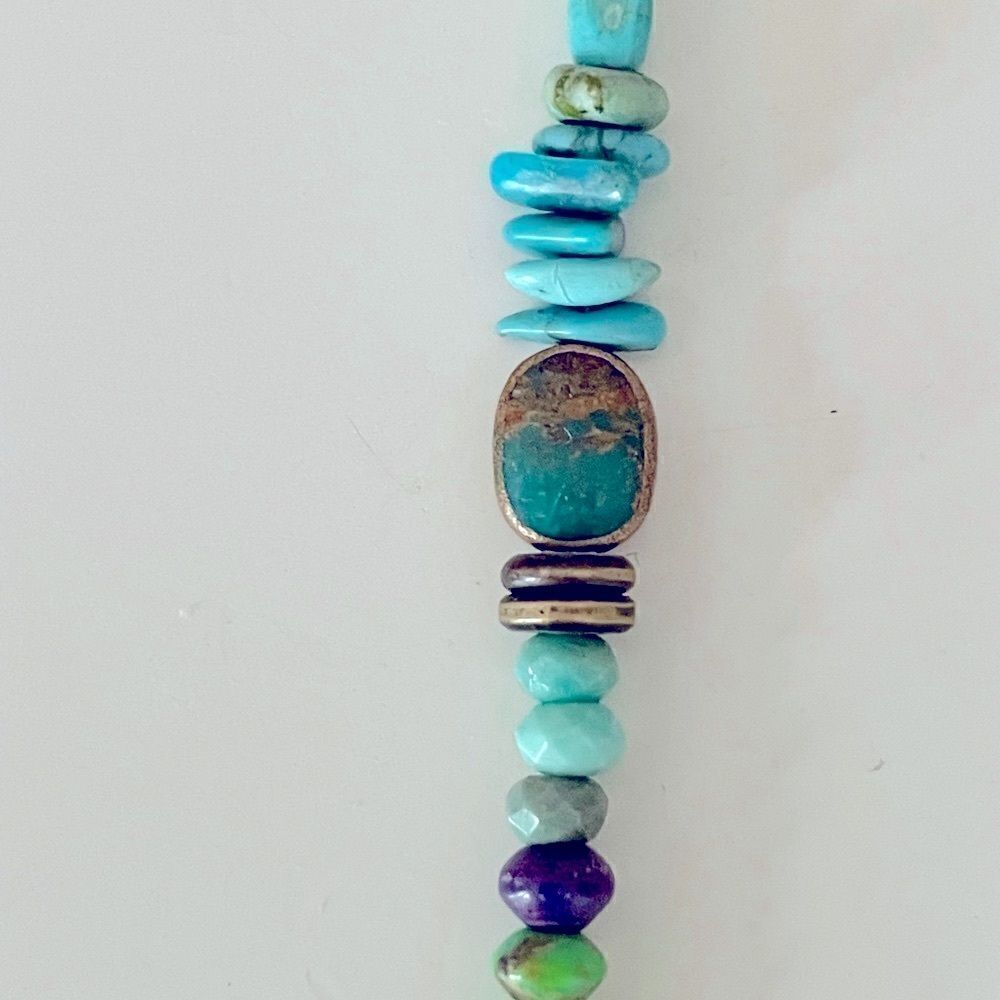 Gorgeous, unique Riverstone semi-precious beaded necklace, 15 inches adjustable. - Picture 4 of 7